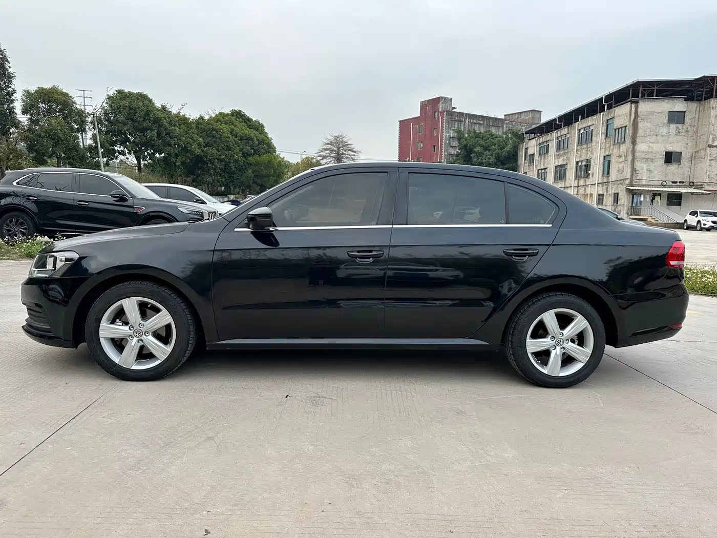 Volkswagen Lavida 2017 1.6L Automatic Trend Edition фото 4