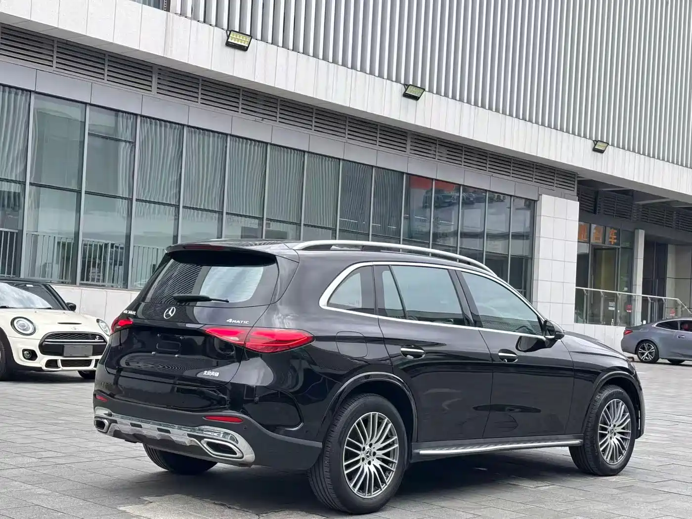 Mercedes-Benz GLC 2023 GLC 300 L 4MATIC Sport 5-Seater фото 10