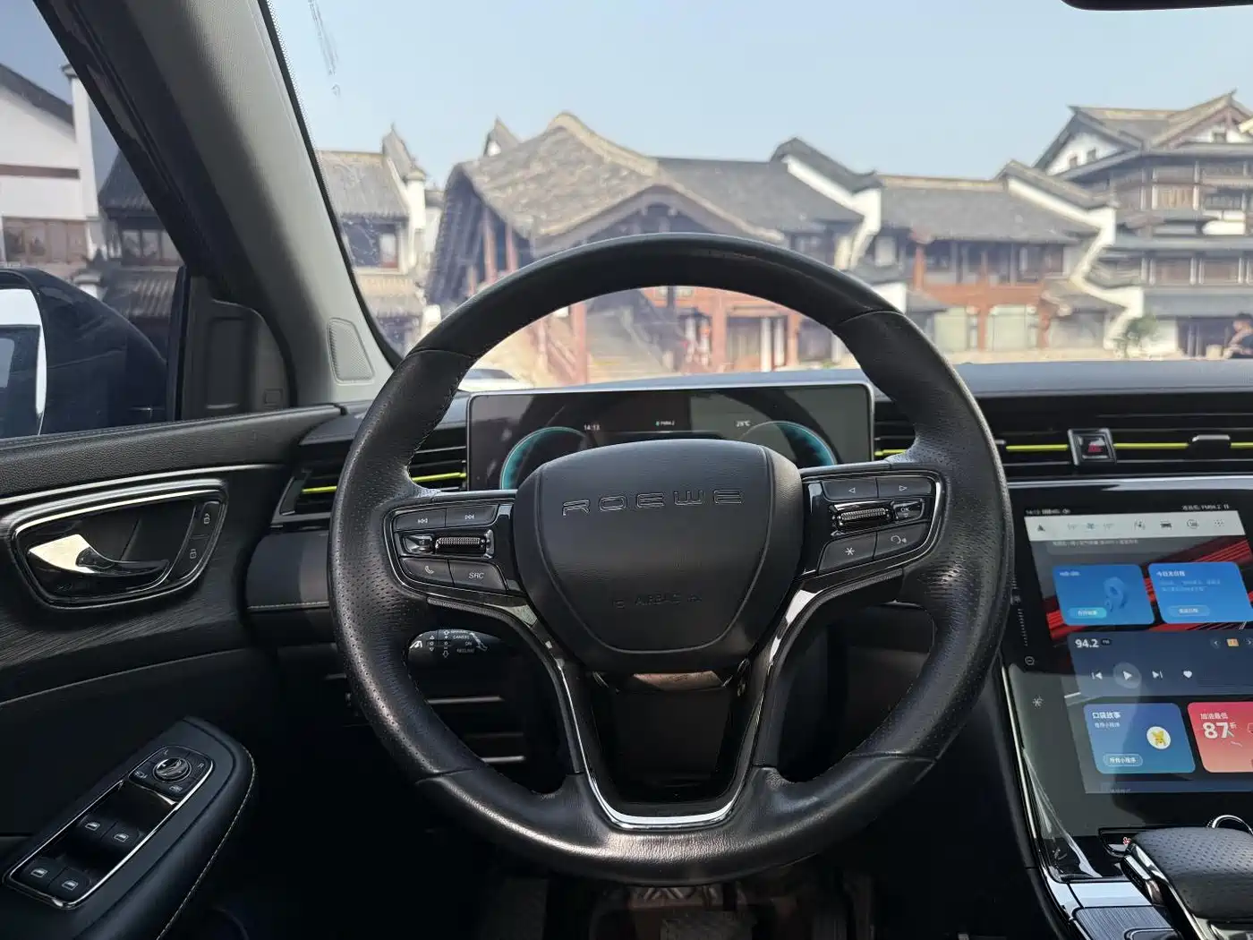 Фото 15 - Roewe RX5