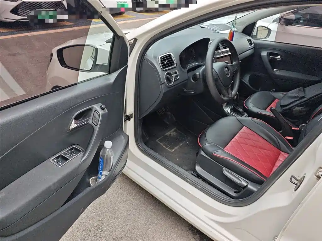 Volkswagen Polo 2016 1.4L Automatic Trend фото 14