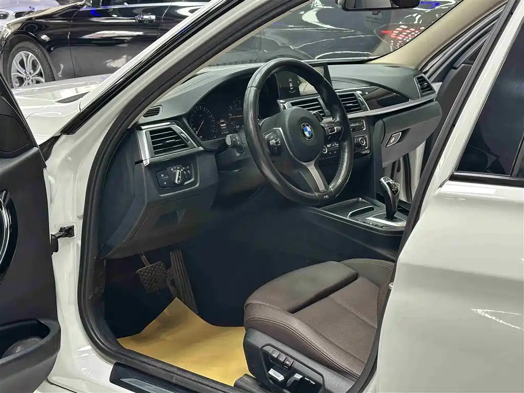 BMW 3 Series 2019 320Li M Sport Package фото 9