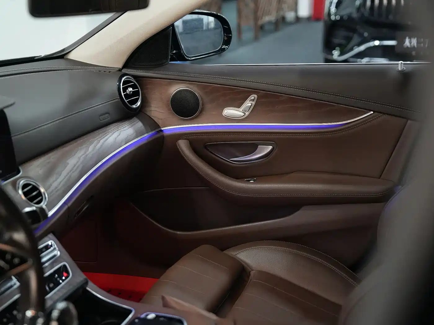 Mercedes-Benz E-Class 2022 E 260 L фото 10