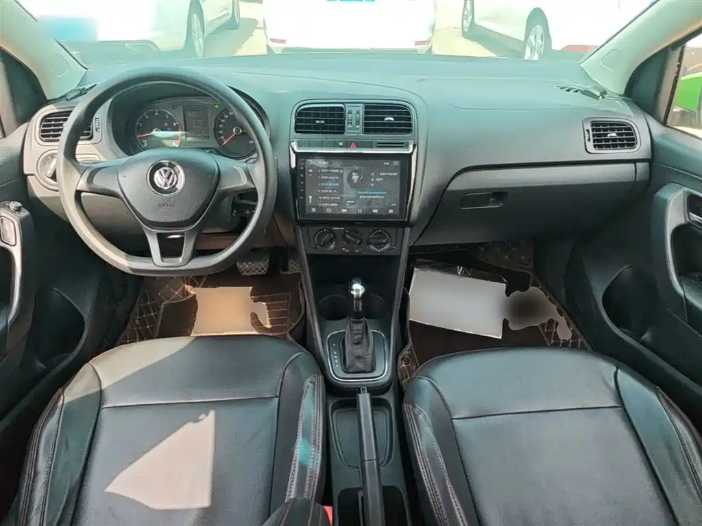 Volkswagen Polo 2016 1.4L Automatic Trend фото 10