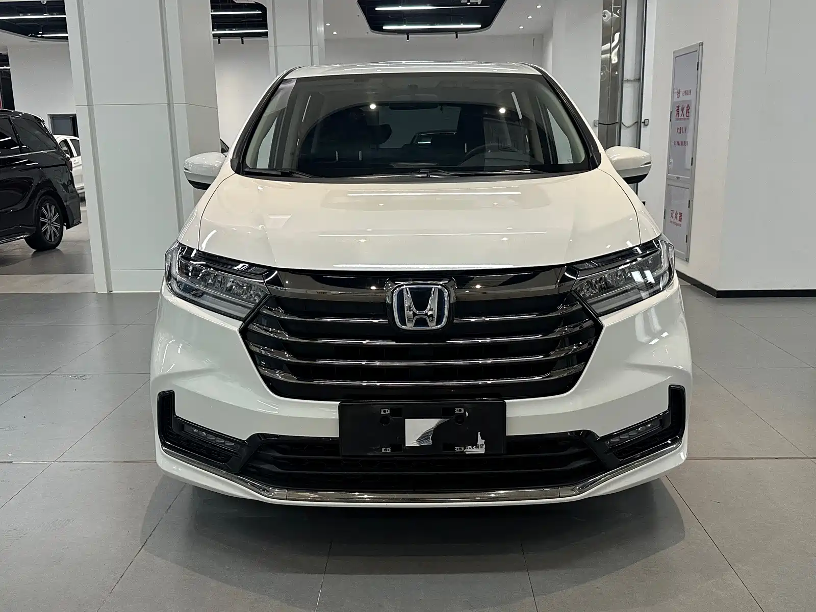 Photo 2 - Honda Odyssey