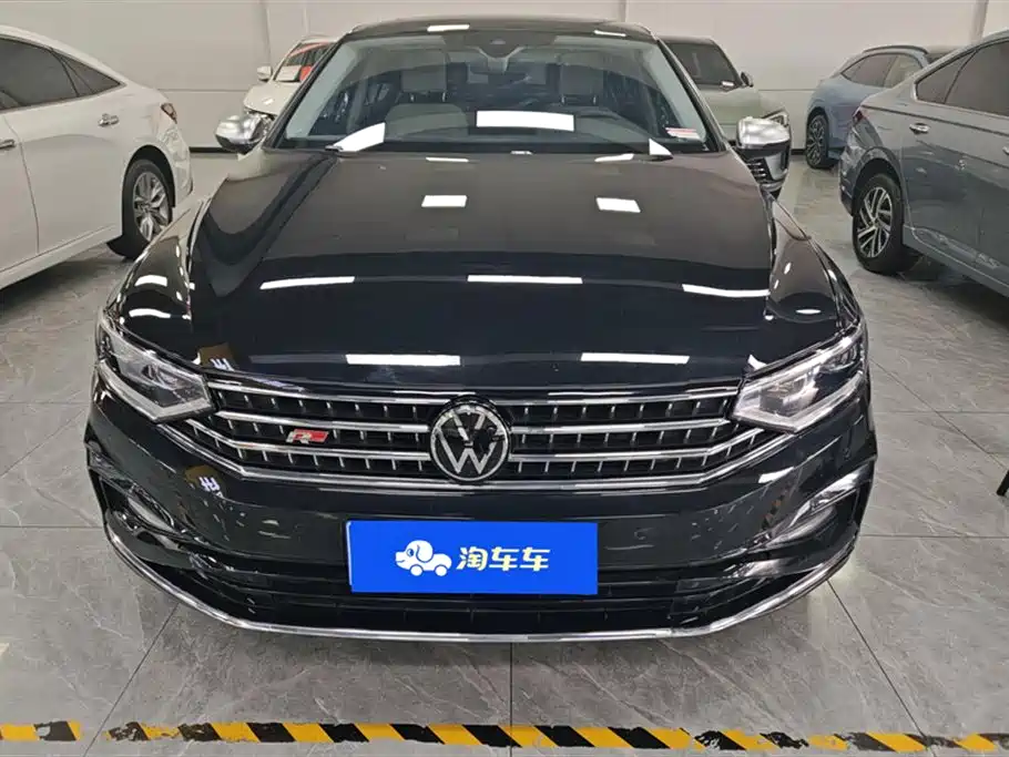 Volkswagen Magotan 2023 Model 2 Million Commemorative Edition 330TSI DSG Luxury фото 2