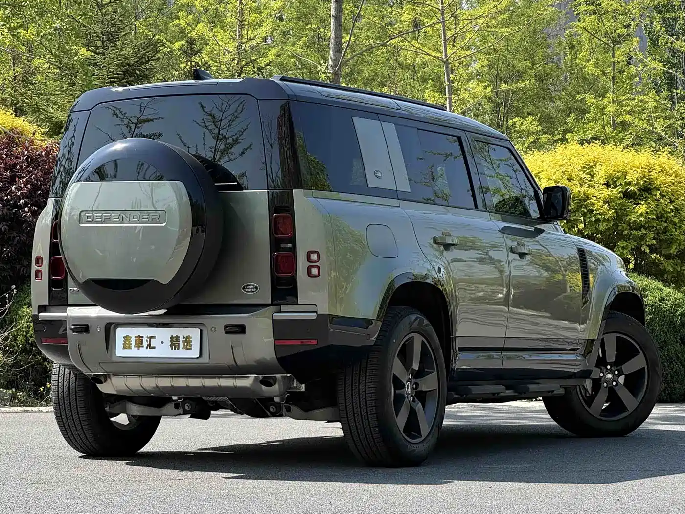 Land Rover Defender 2025 110 3.0T P400 -Dynamic HSE фото 6