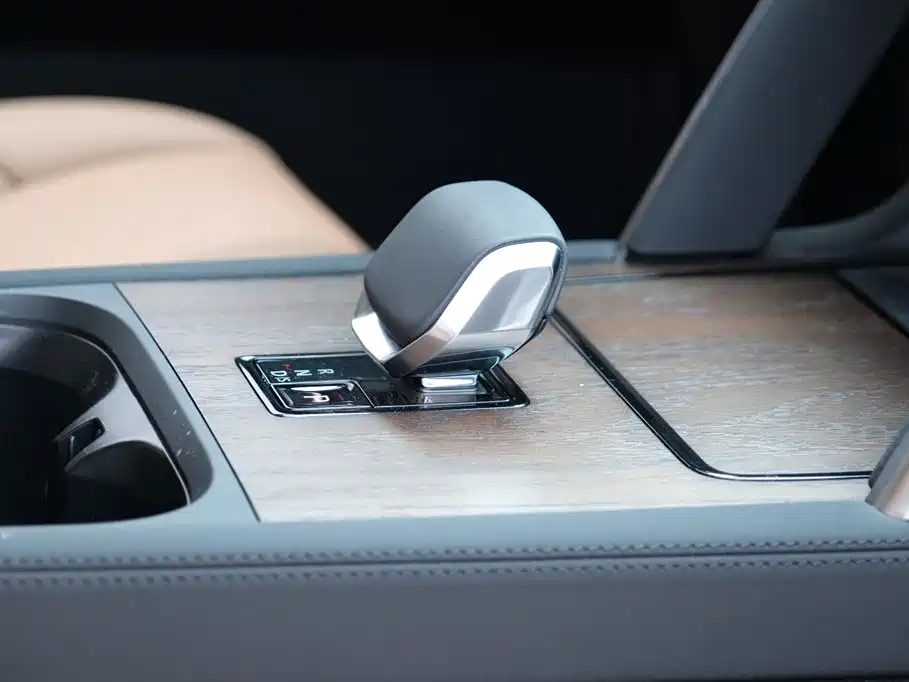 Land Rover Discovery Sport 2025 249PS Performance Tech Edition фото 18