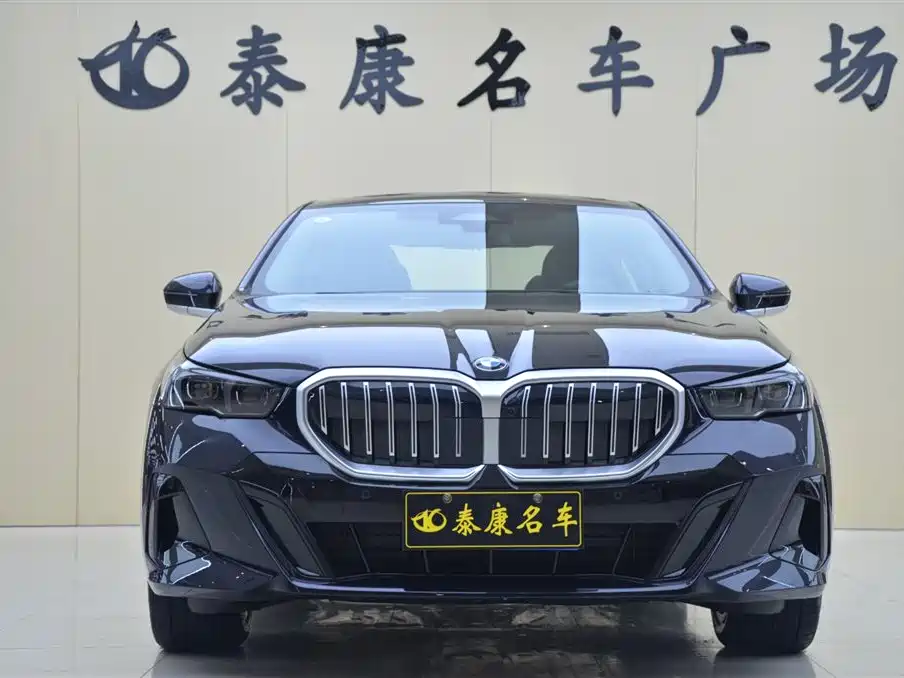 BMW 5 Series 2026 Model Year Facelift 530Li Leading M Sport Package фото 2