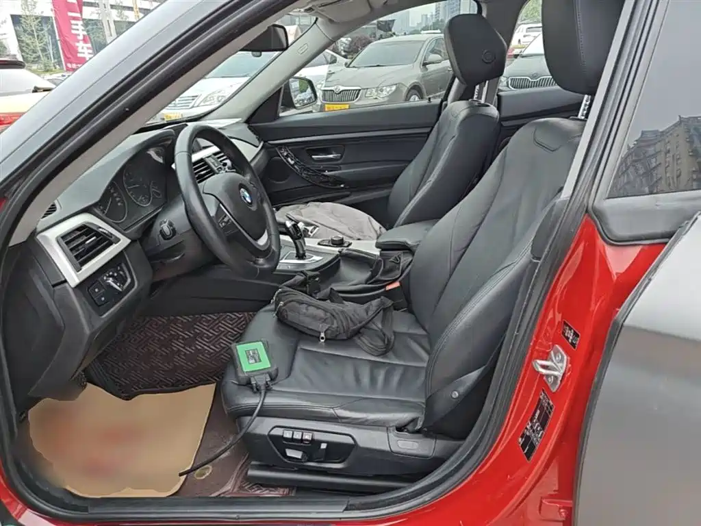 BMW 3 Series GT 2013 Model 320i Leading фото 15