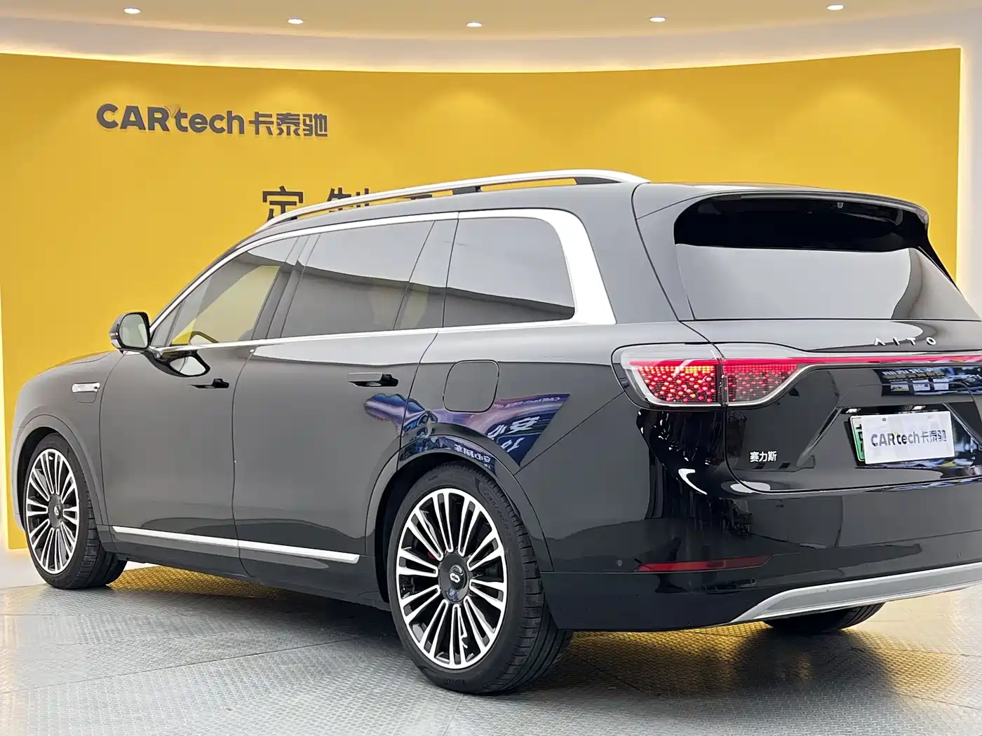 AITO Wenjie AITO M9 2024 Range Extender Max Edition 42kWh 6-seater фото 42