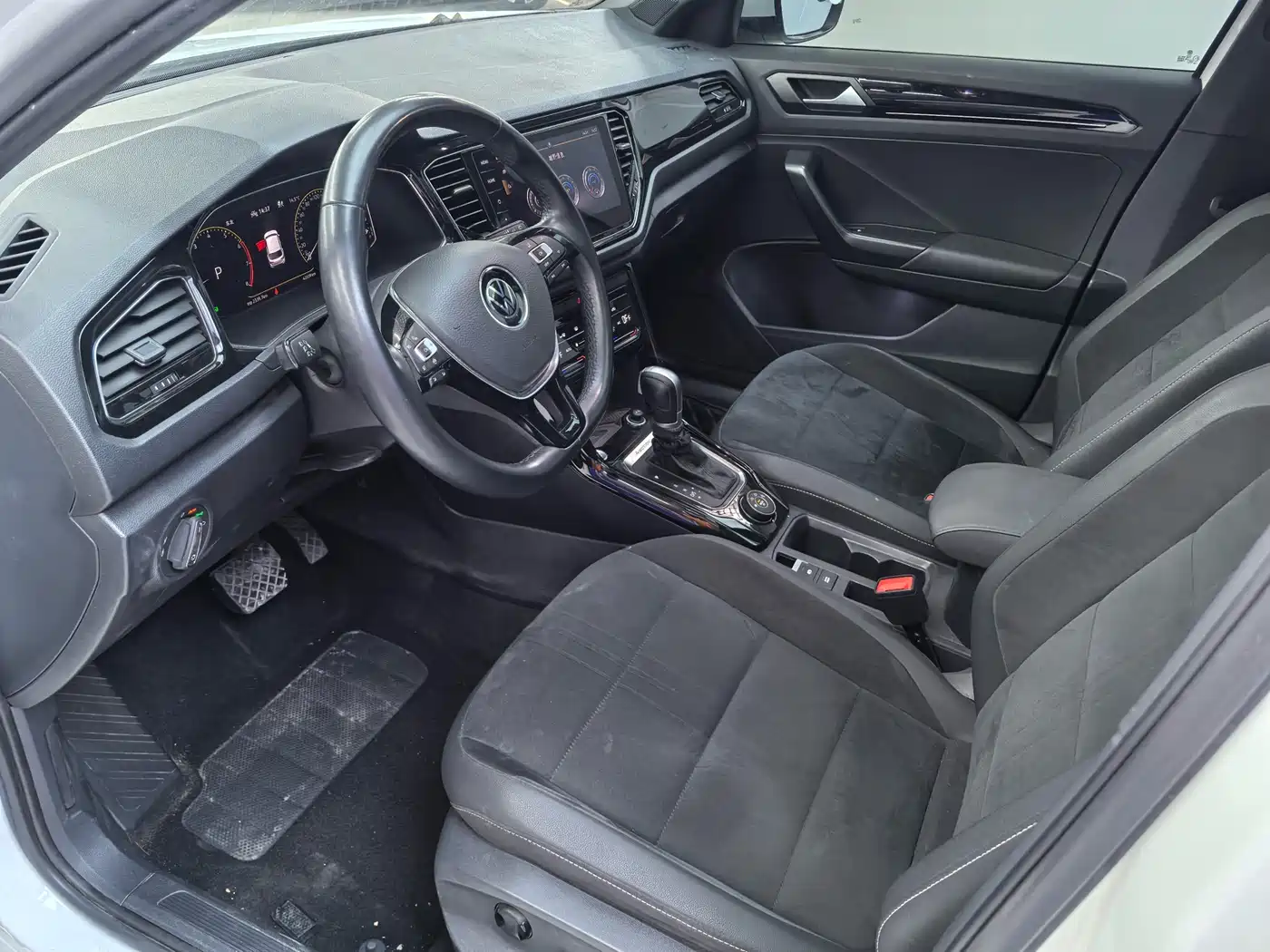 VOLKSWAGEN T ROC EXPLORING SONGS