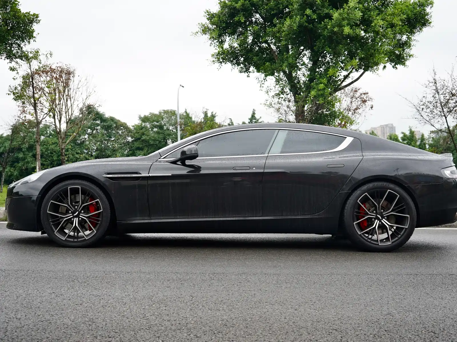 Фото 3 - Aston Martin Rapide
