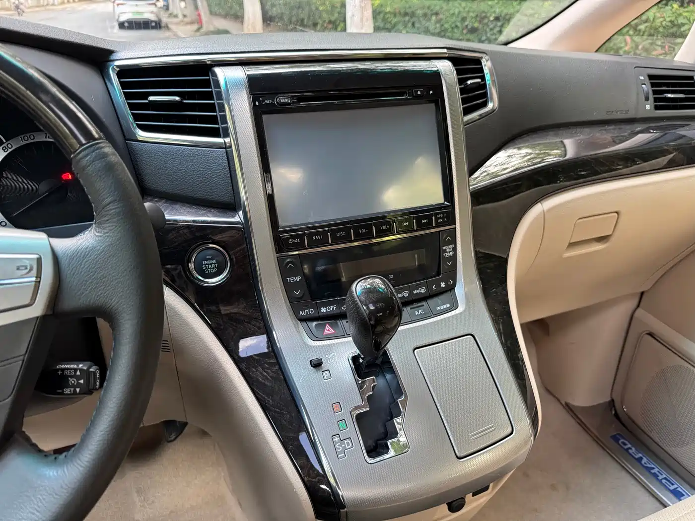 Toyota Alphard фото 11