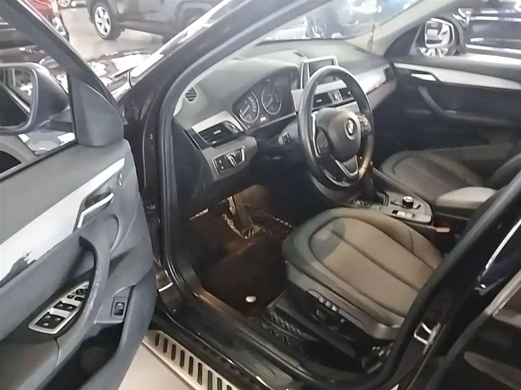 BMW X1 2016 sDrive18Li Premium Model фото 16