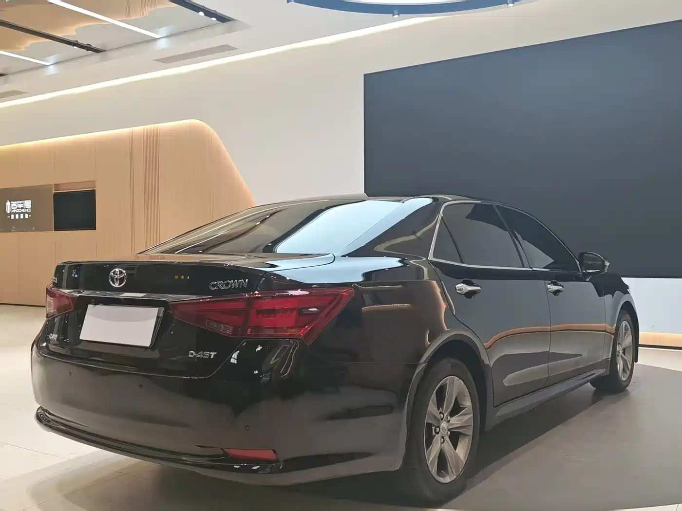 Toyota Crown 2015 2.0T Fashion фото 5