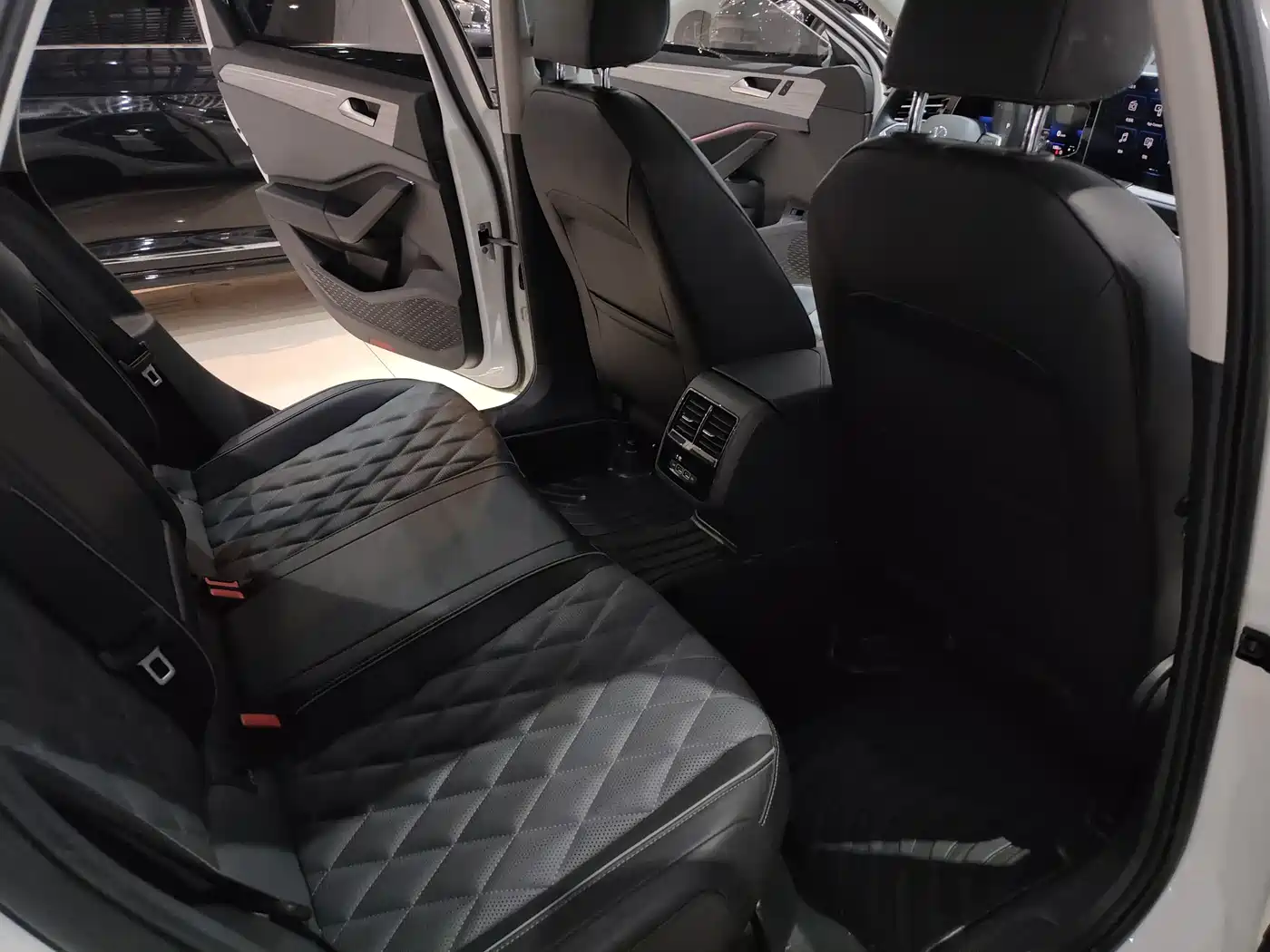 Volkswagen Sagitar 2024 300TSI DSG Surpass Edition фото 12