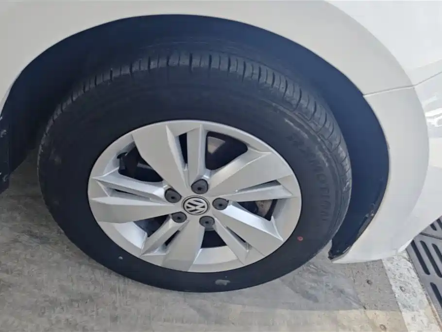 Volkswagen Polo 2019 Plus 1.5L Automatic Panorama Enjoyment Edition фото 6