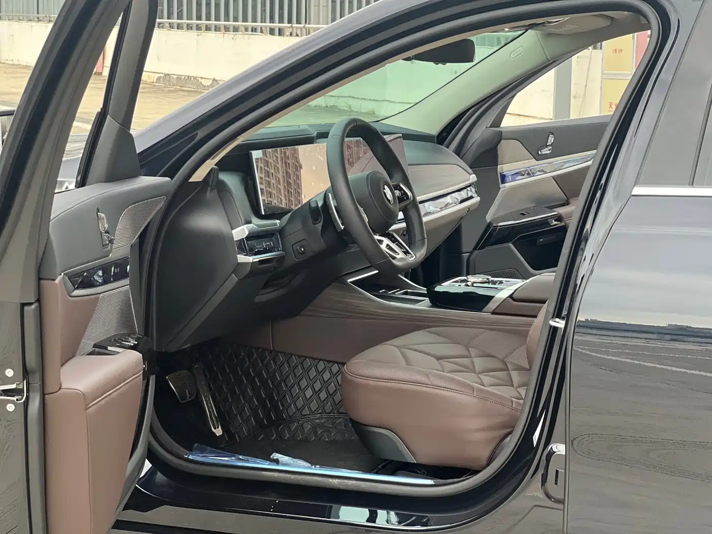 BMW 7 Series 2023 Model 735Li M Sport Package фото 4