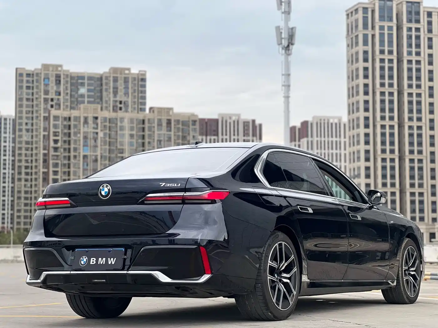 BMW 7 Series 2023 Model 735Li M Sport Package фото 11