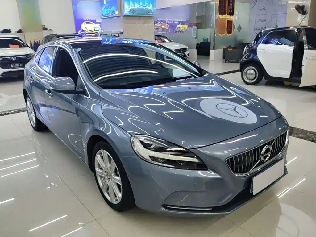 Volvo V40 2018 2018 T3 R-Design Edition