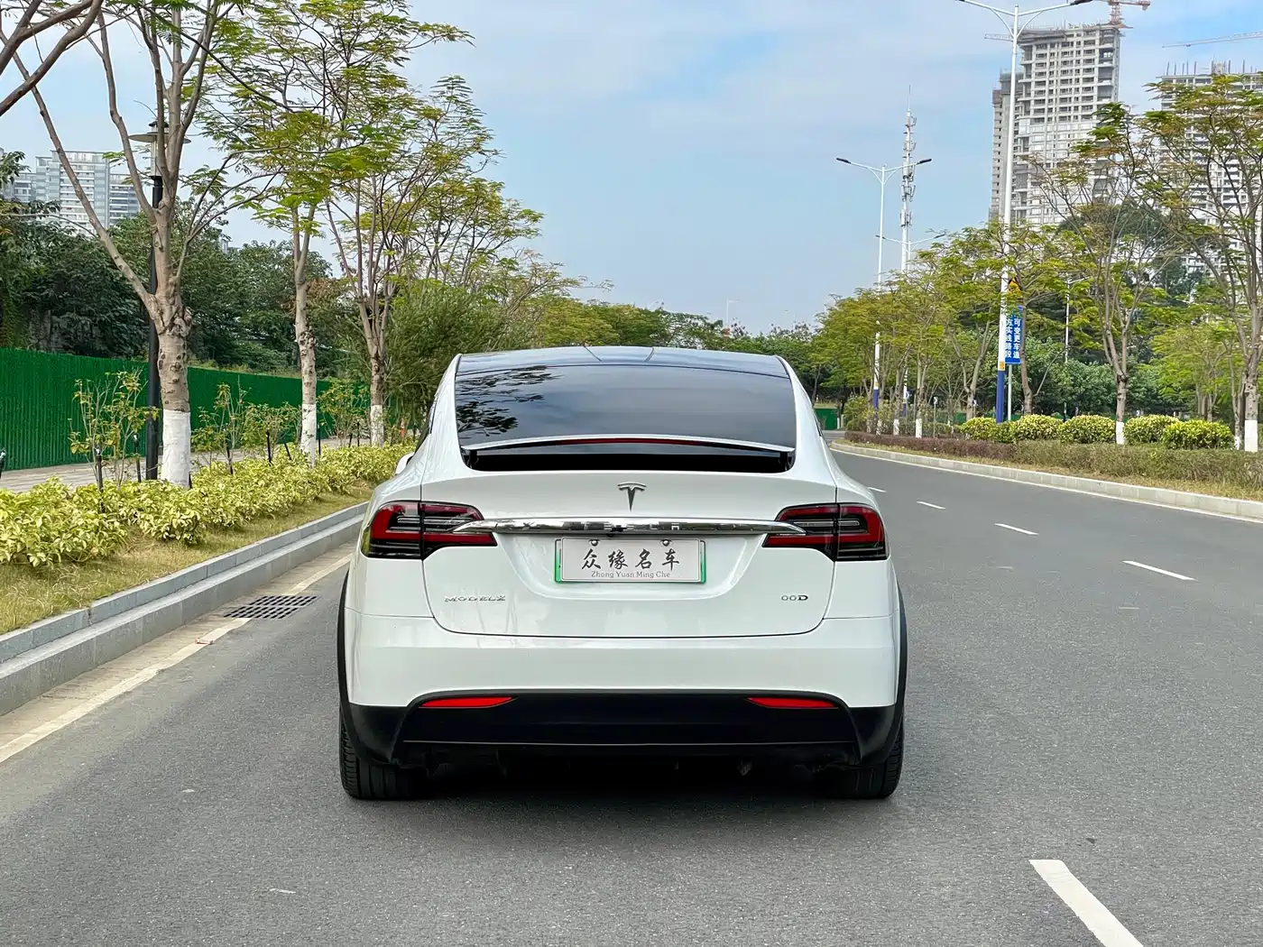 TESLA MODEL X