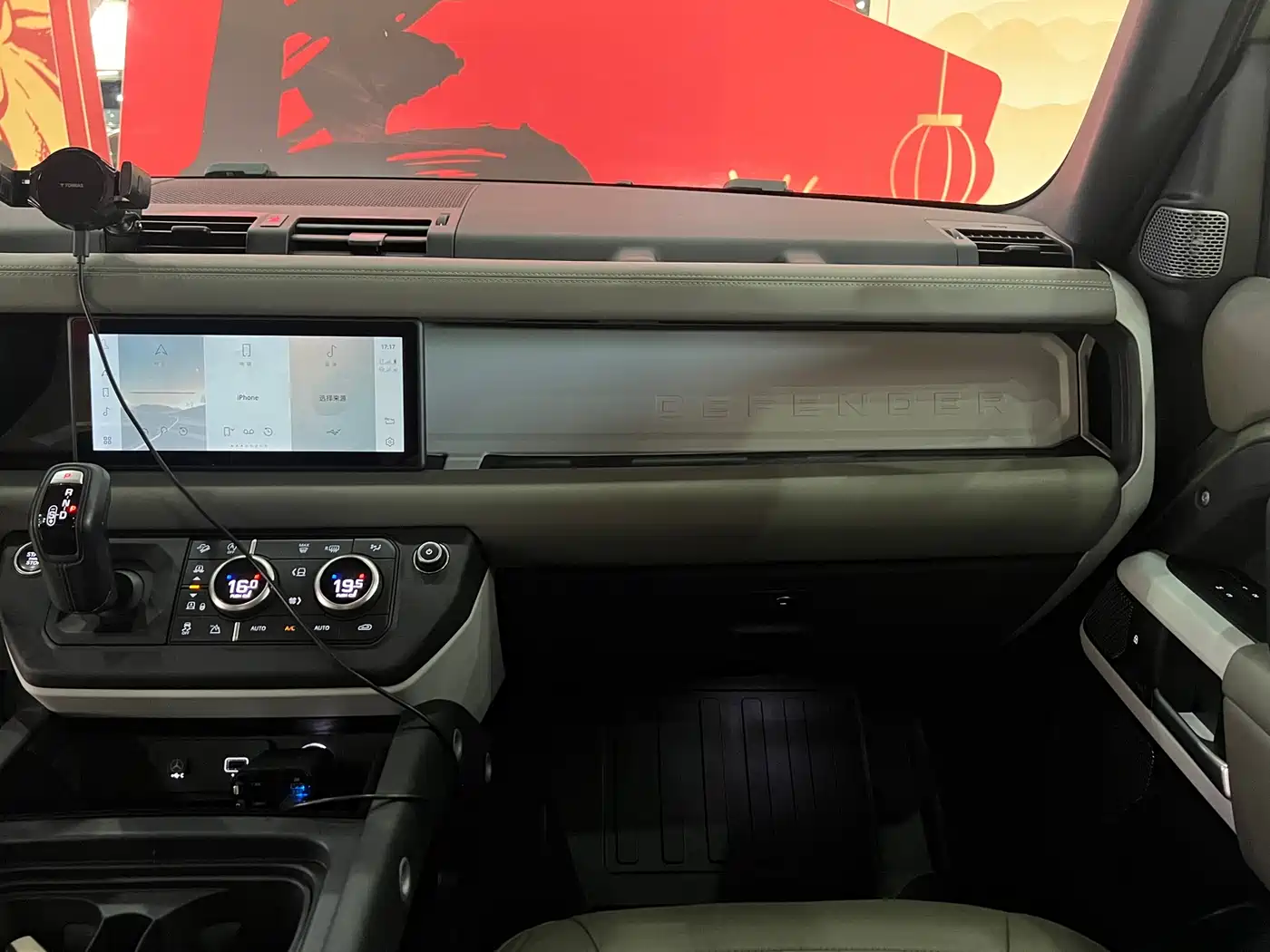 Land Rover Defender 2020 Model 110 P400 HSE фото 10