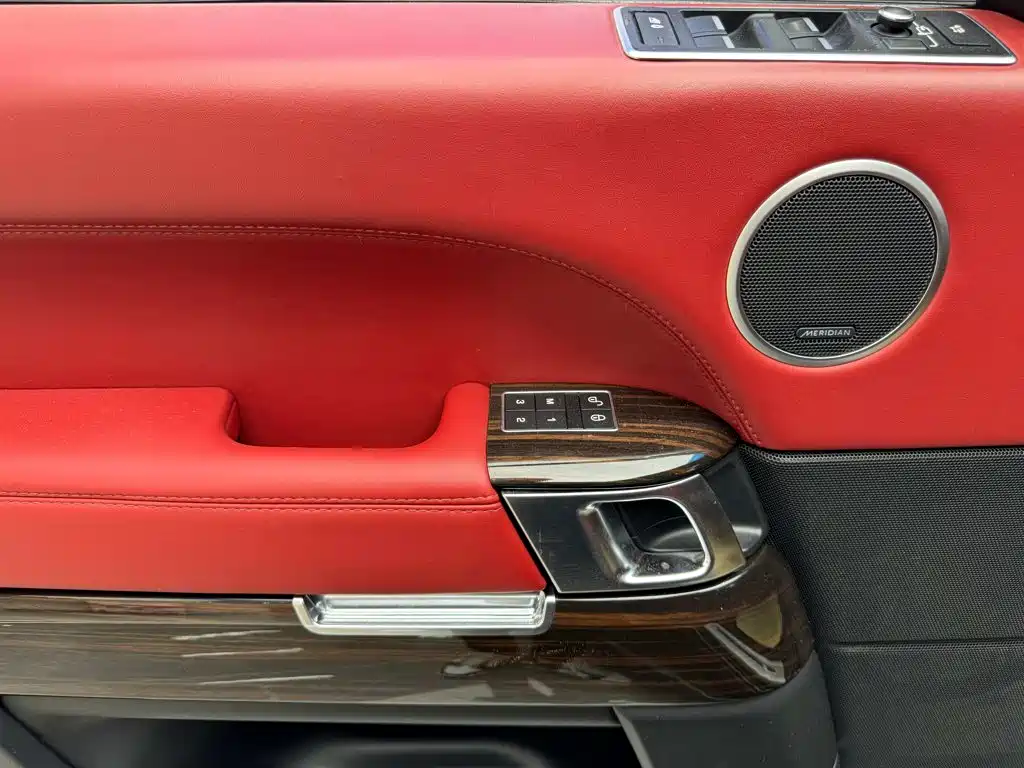 Photo 16 - Land Rover Range Rover