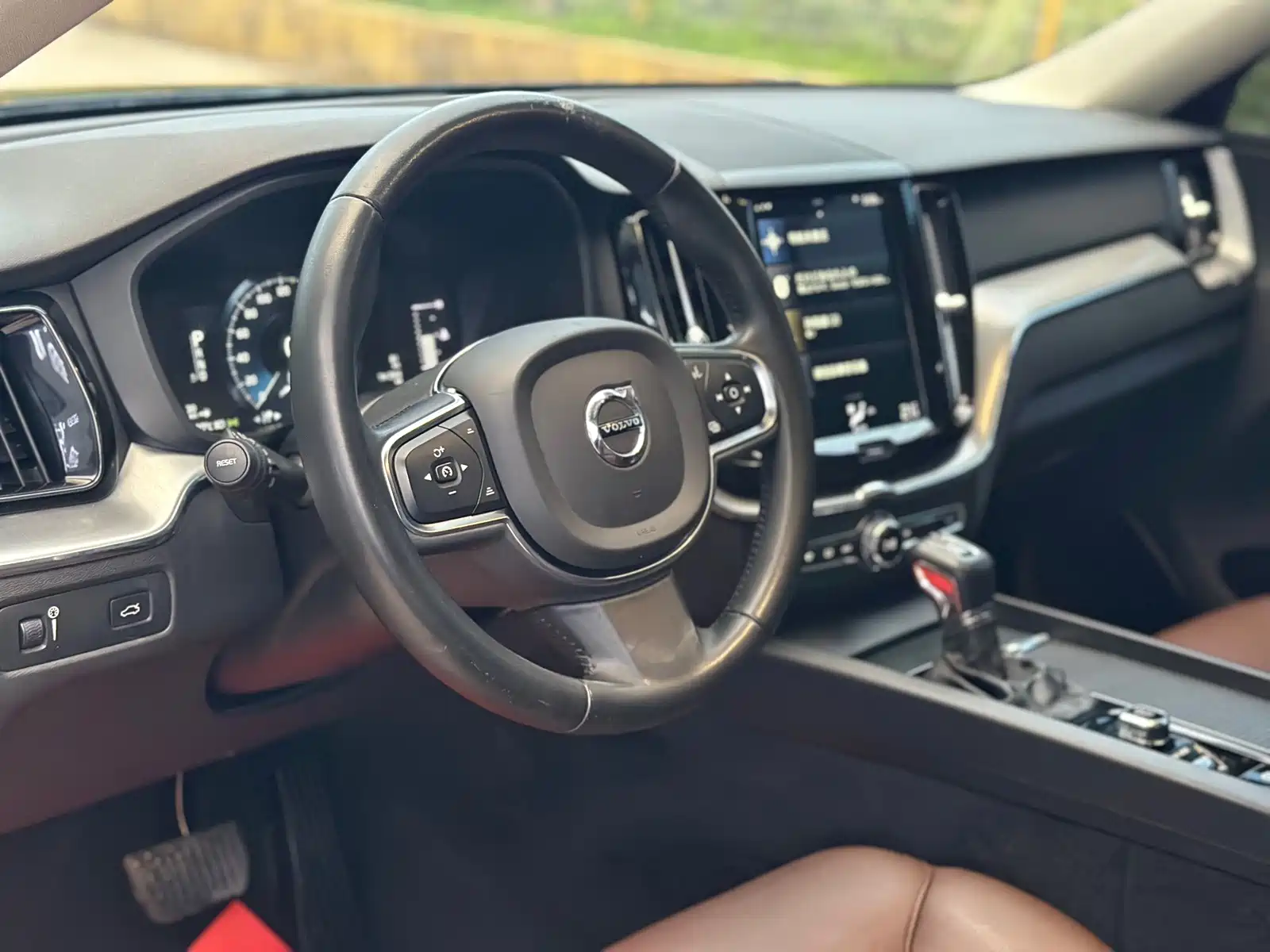 Фото 8 - Volvo XC60