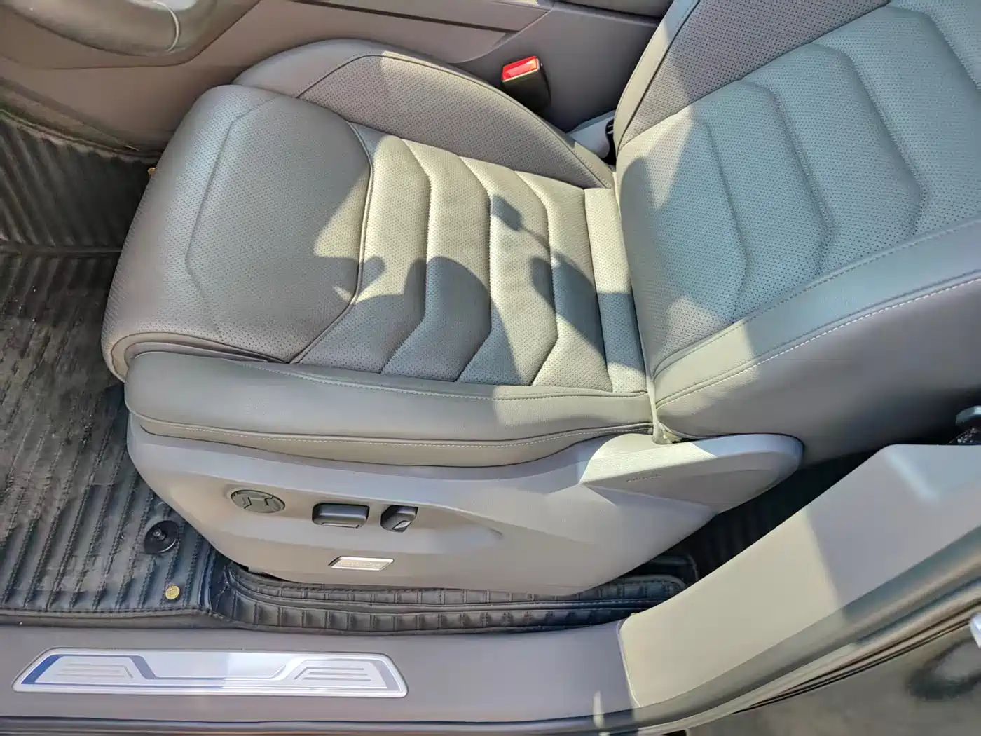 Volkswagen Touareg 2022 3.0TSI Rui Xiang Edition Gloss Black Sport Package фото 18