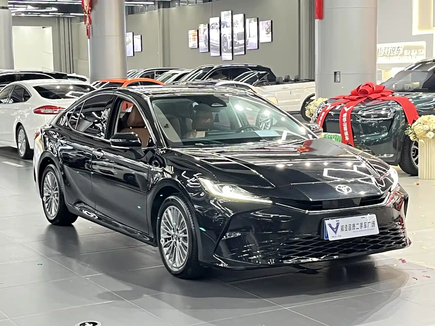 Toyota Camry 2024 Hybrid 2.0HGVP Luxury Edition фото 3