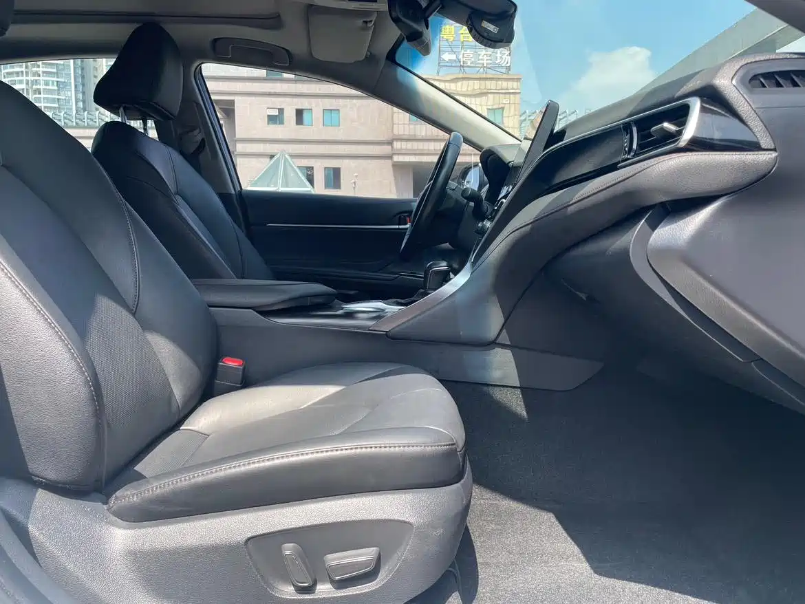 Toyota Camry 2023 2.5G Luxury Edition фото 12
