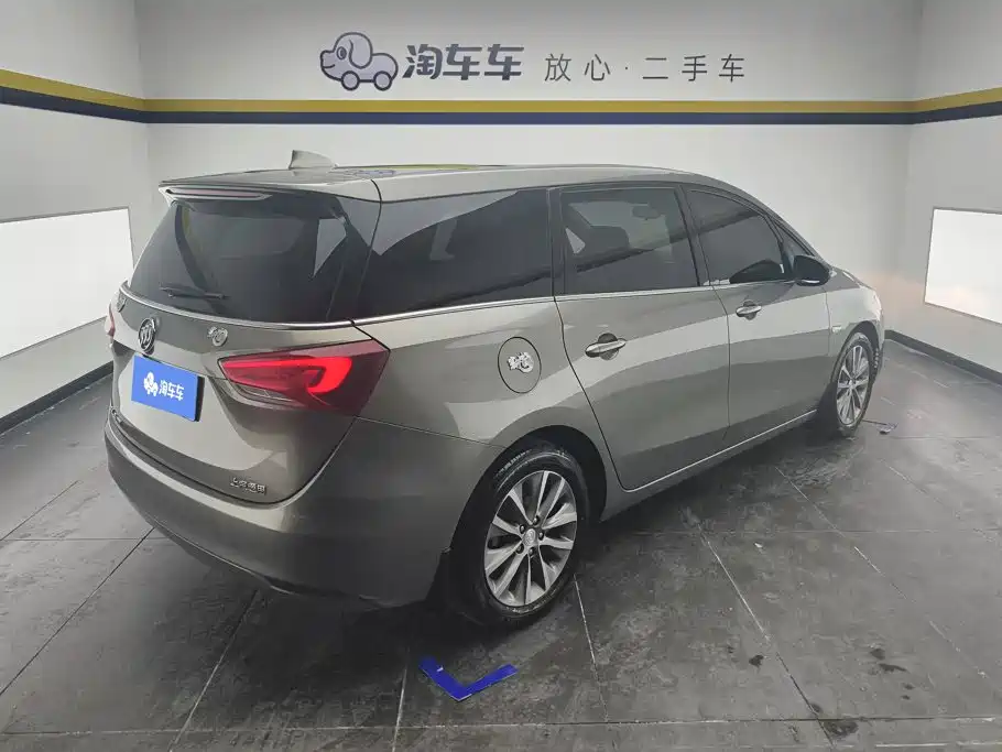 Photo 3 - Buick GL6