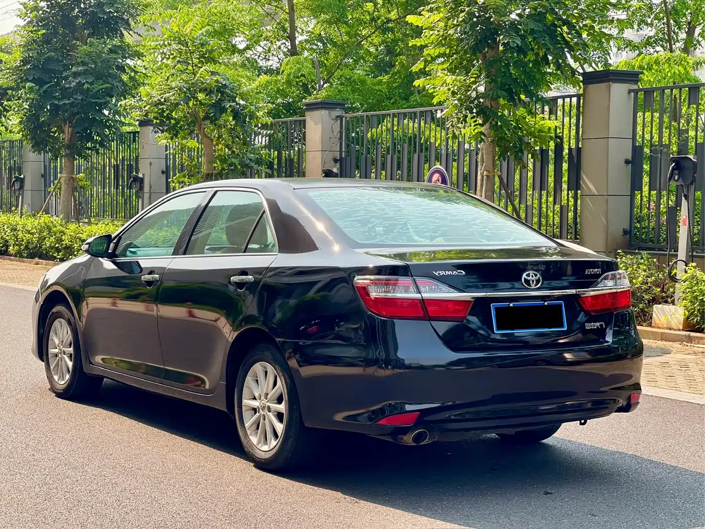 Toyota Camry 2016 2.0E 10th Anniversary Elite Edition фото 7