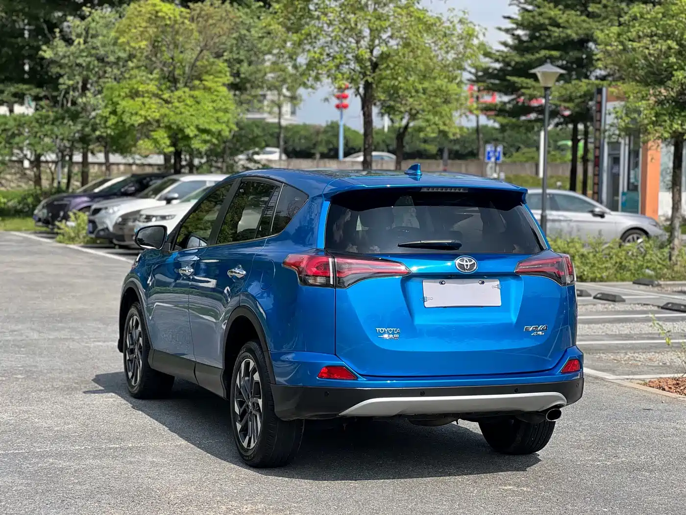 Photo 4 - Toyota RAV4 Rongfang