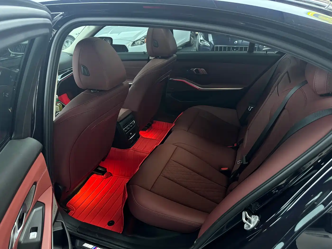 BMW 3 Series 2024 325Li M Sport Shadowline Package фото 12
