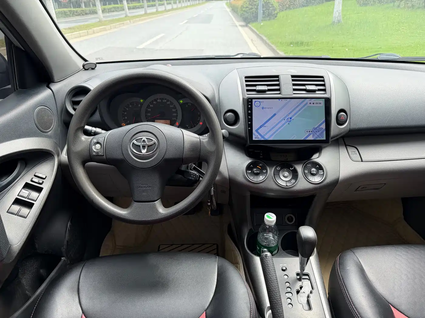 Toyota RAV4 Rongfang 2010 2.0L Automatic Luxury Upgrade Edition фото 10