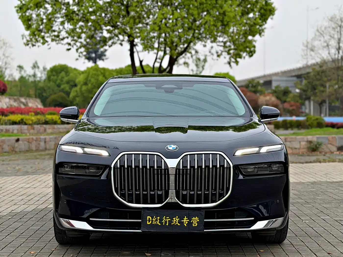 BMW 7 Series 2023 Model 735Li Luxury Package фото 2