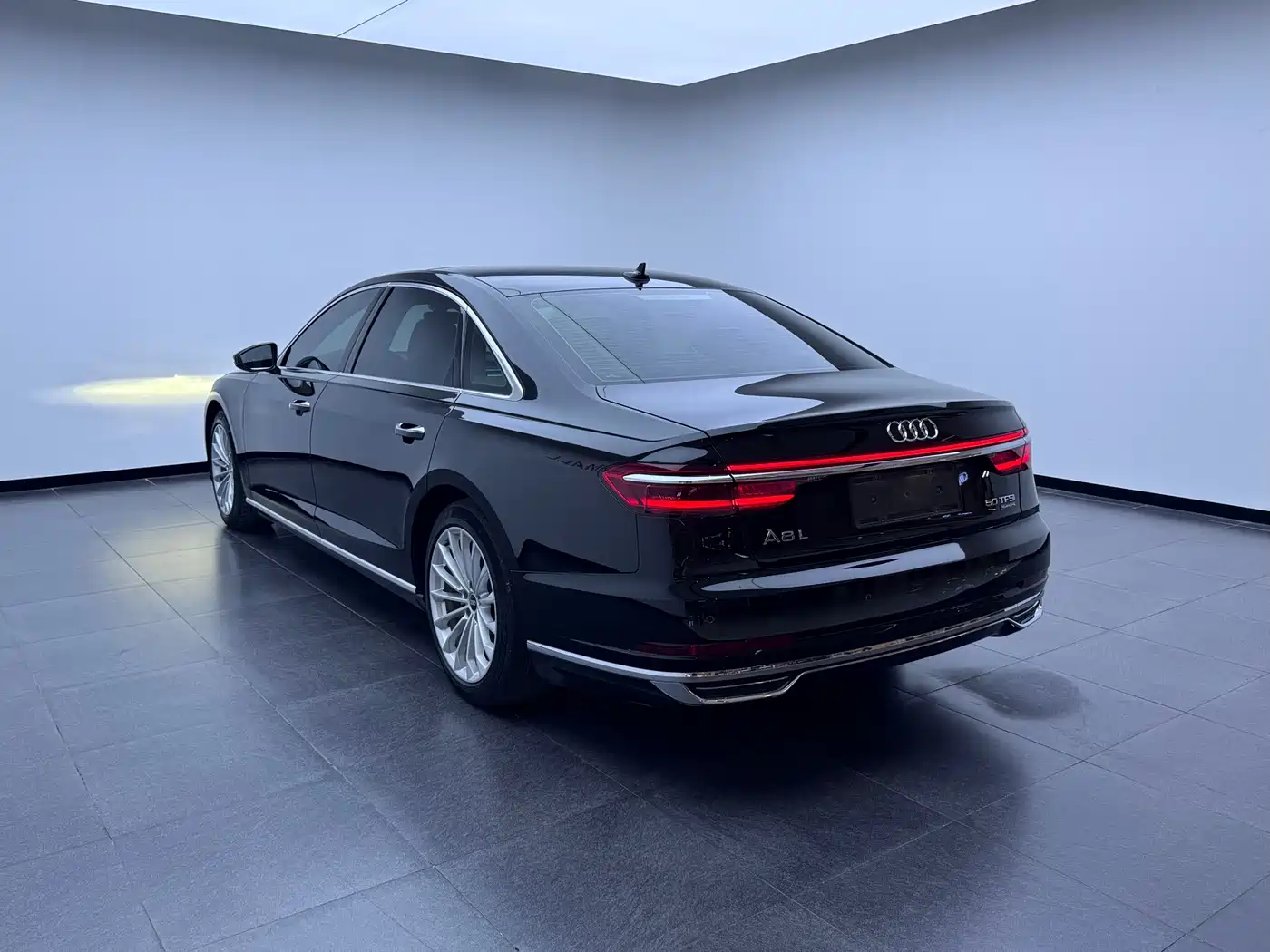 Audi A8 2021 A8L 50 TFSI quattro Comfort фото 3