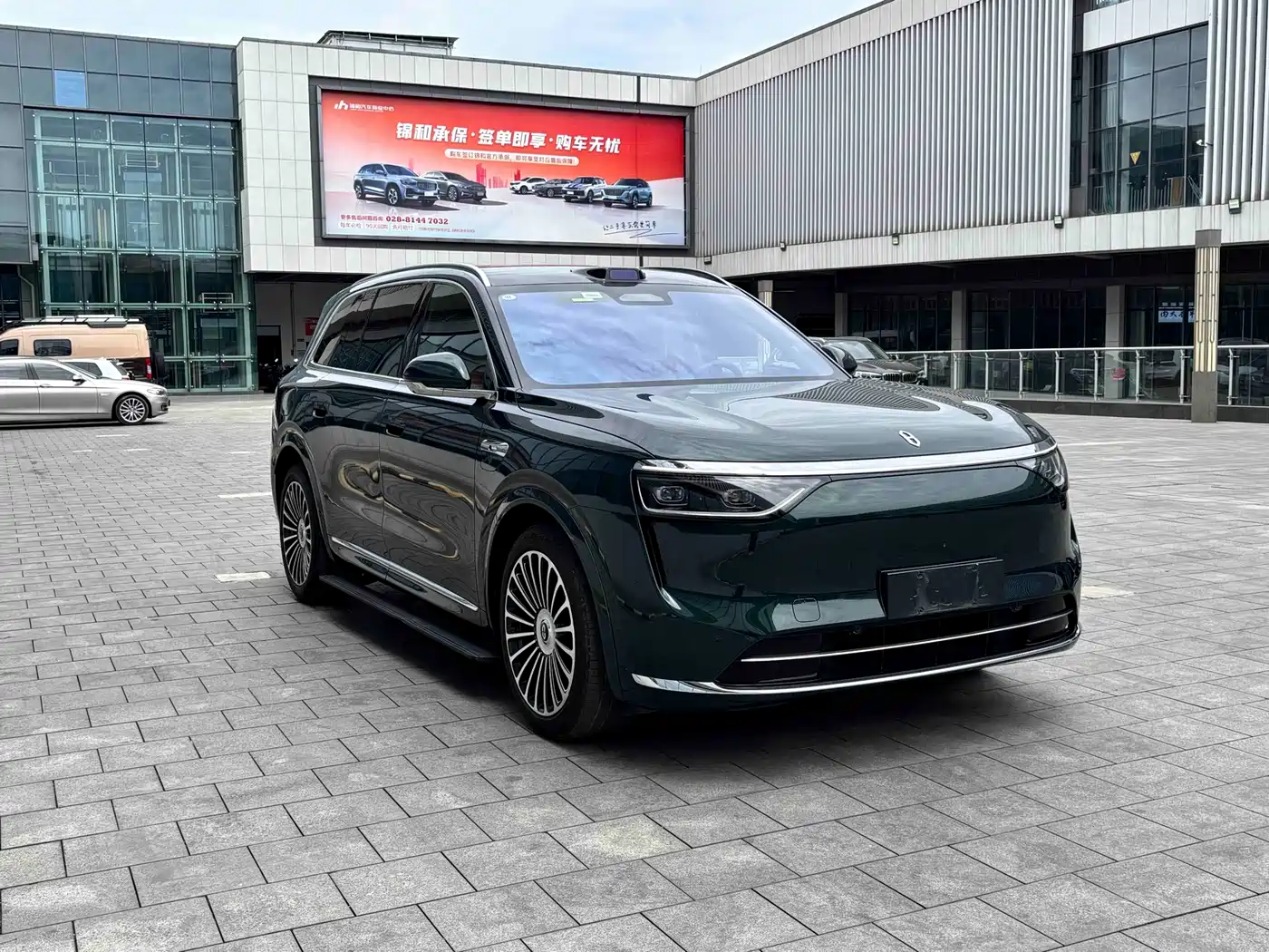 AITO Wenjie AITO M8 2025 Extended Range Ultra 53.4kWh 6-Seater фото 3