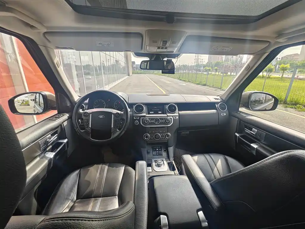 Land Rover Discovery 2015 3.0 SC V6 SE фото 13