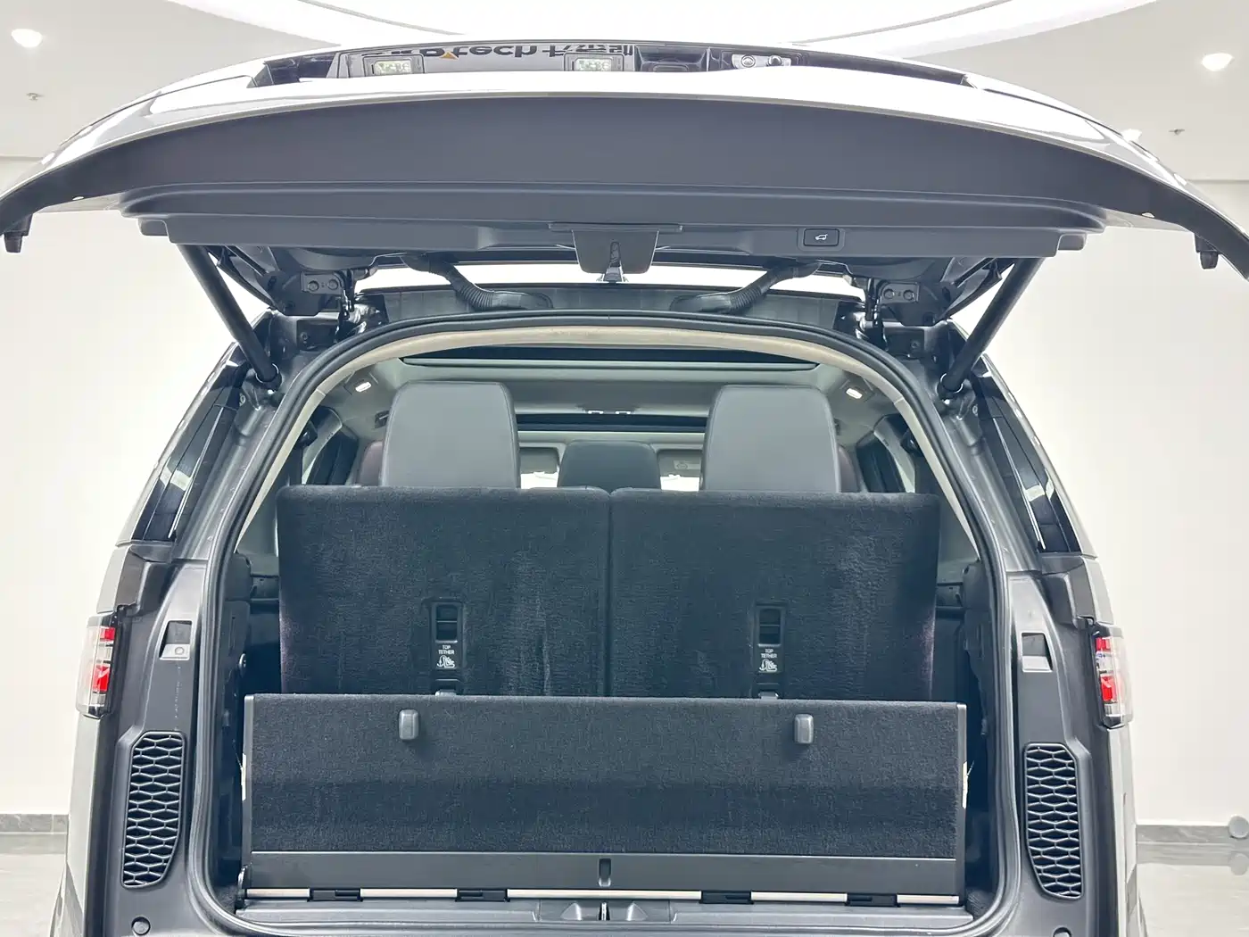 Land Rover Discovery 2017 3.0 SC V6 HSE фото 19