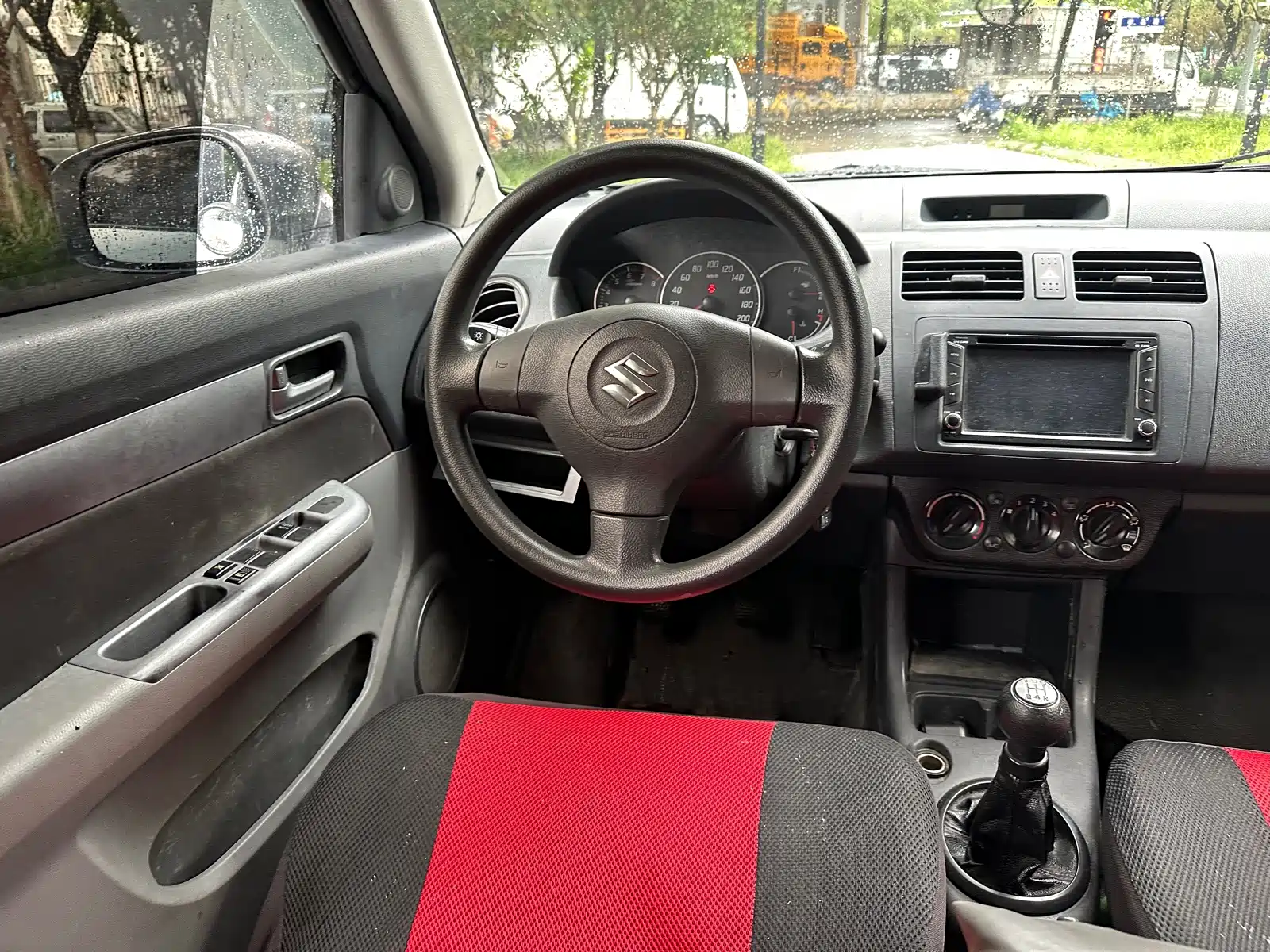 Фото 12 - Suzuki Swift