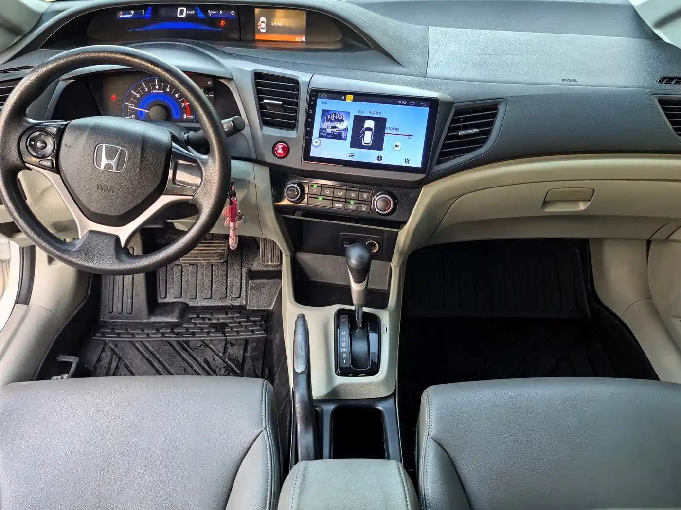 Фото 8 - Honda Civic