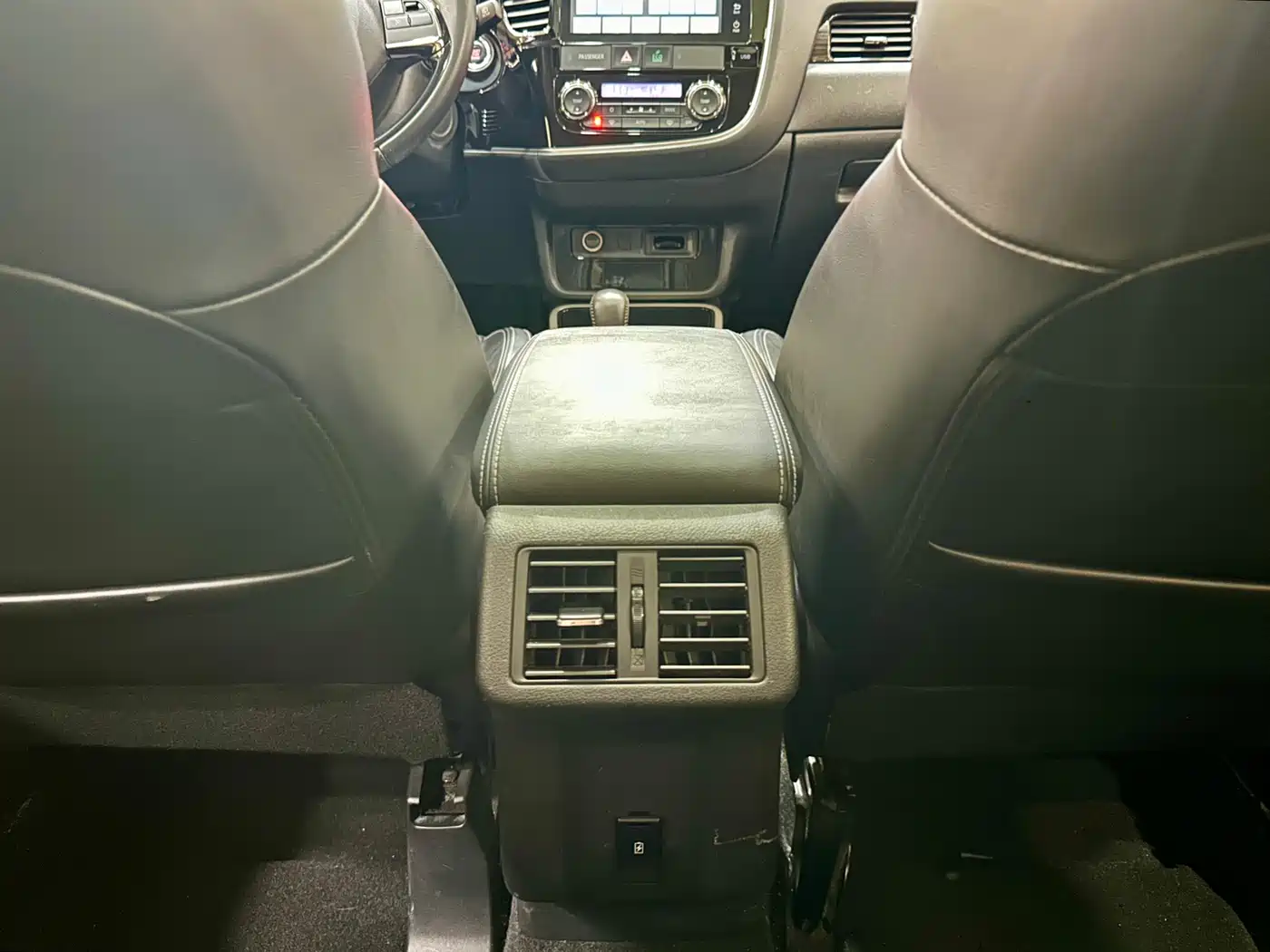 MITSUBISHI OUTLANDER