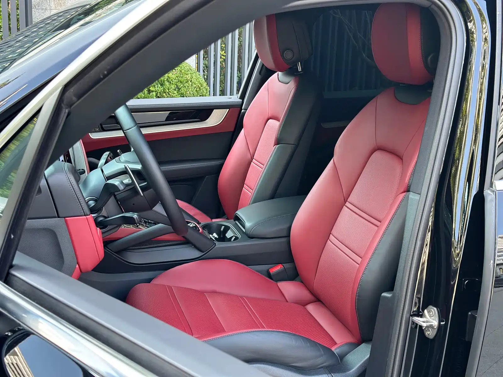 Photo 9 - Porsche Cayenne