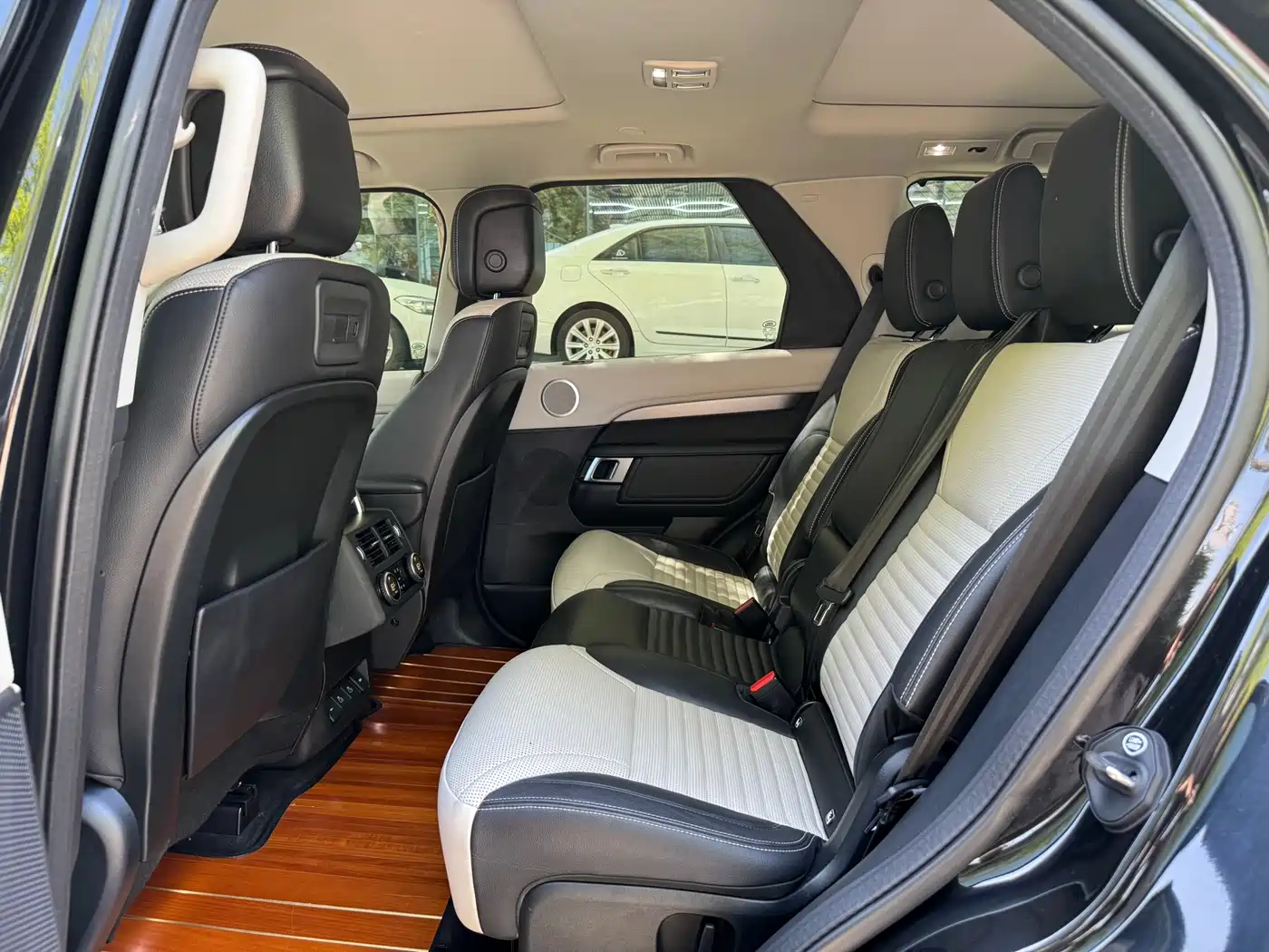 Land Rover Discovery 2021 360PS R-Dynamic SE фото 23