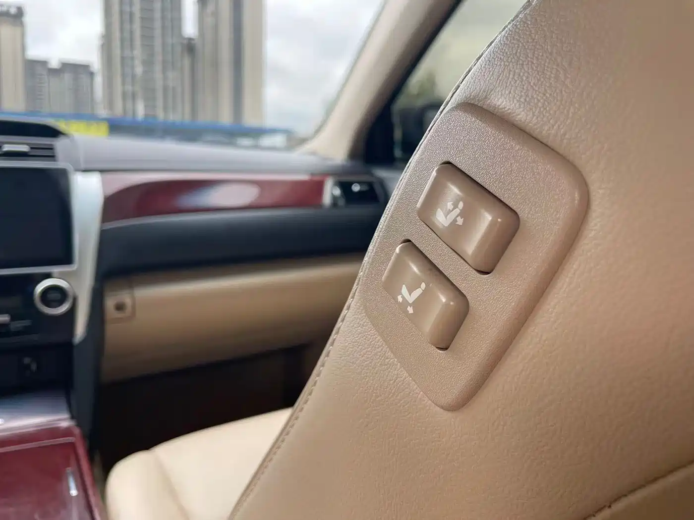 Toyota Camry 2012 2.5G Luxury Navigation Edition фото 9