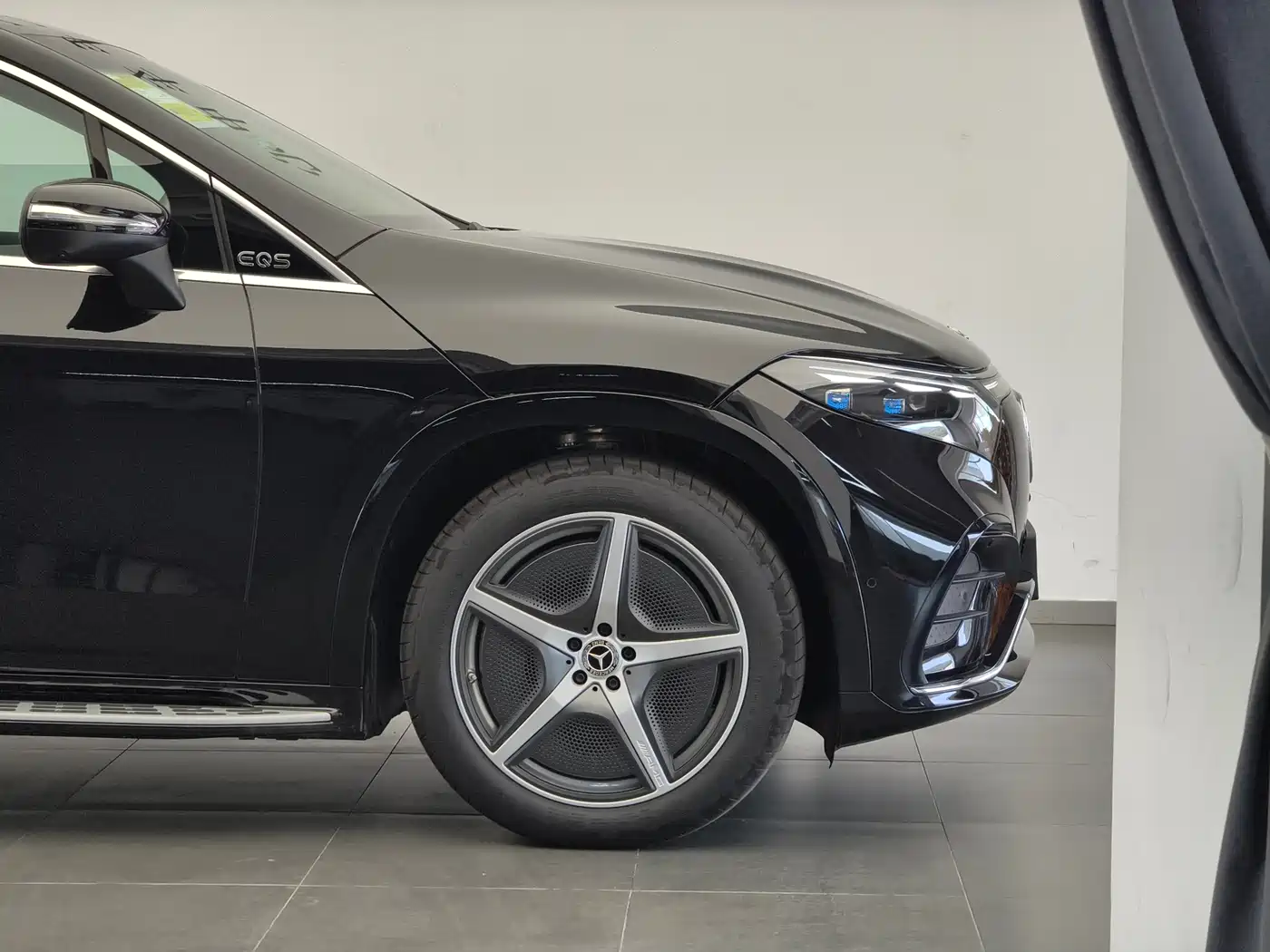 Mercedes-Benz EQS SUV 2025 Model 500 4MATIC фото 17