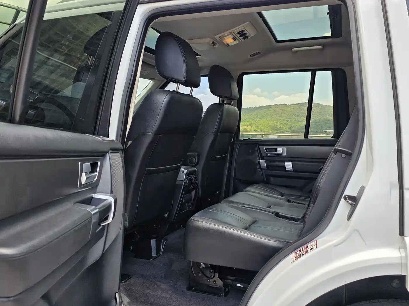 Land Rover Discovery 2015 3.0 SDV6 HSE Diesel фото 11