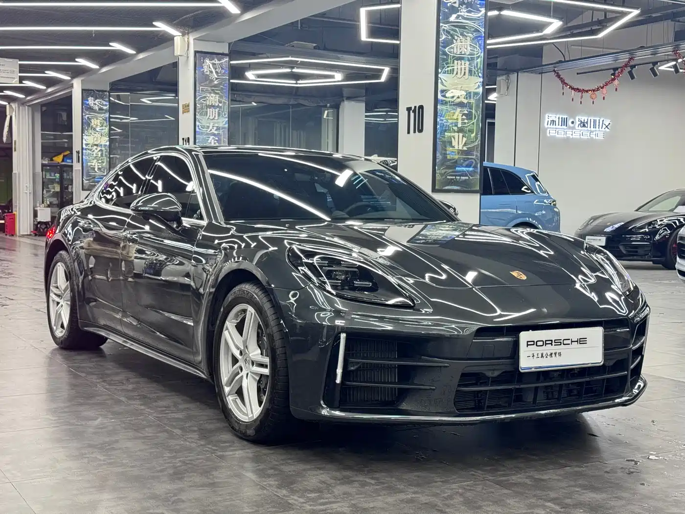 PORSCHE PANAMERA